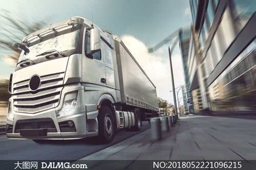 车流中的承载者 城市道路上货运车辆的高清摄影纪实